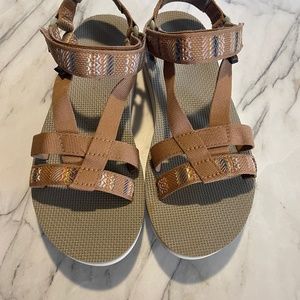 Teva size 9